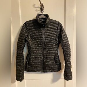 Black Arc’teryx women’s Yerba puffer coat jacket